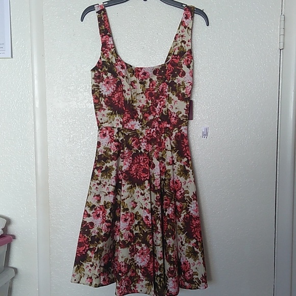 Spring Floral Dress - Picture 3 of 3